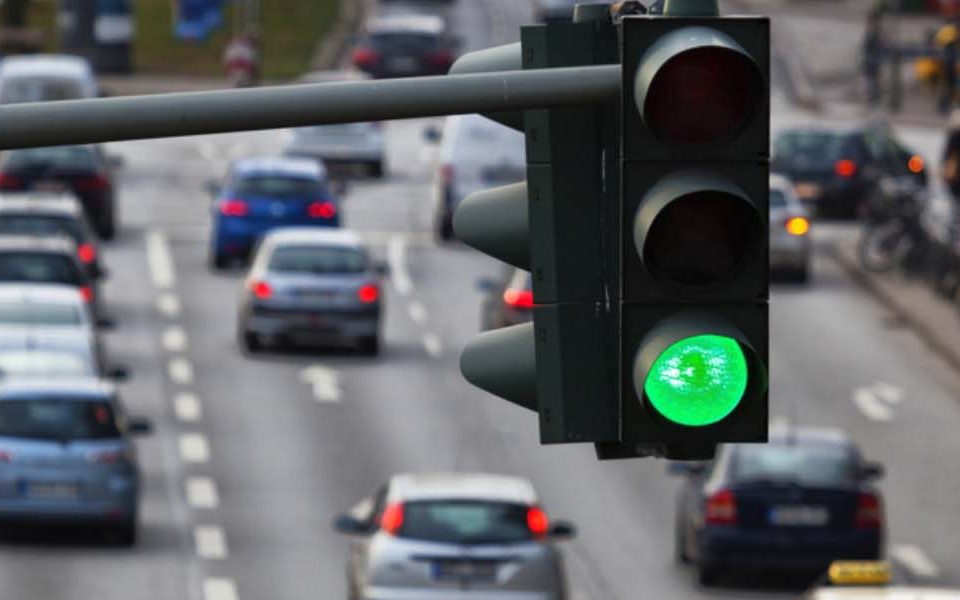 Quarter of UK motorists don’t know correct order of traffic lights!